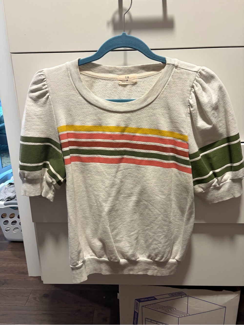 T.La puff sleeved sweatshirt
